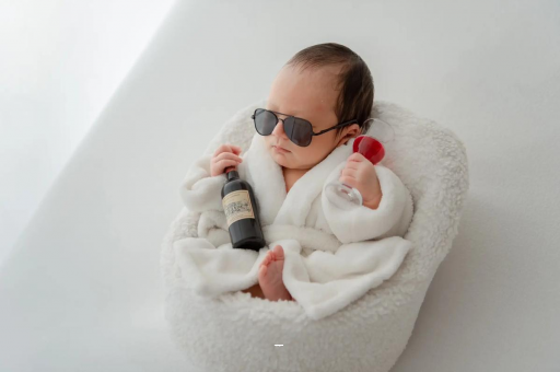 汉川满月宝宝趴着睡 汉川满月宝宝趴着睡